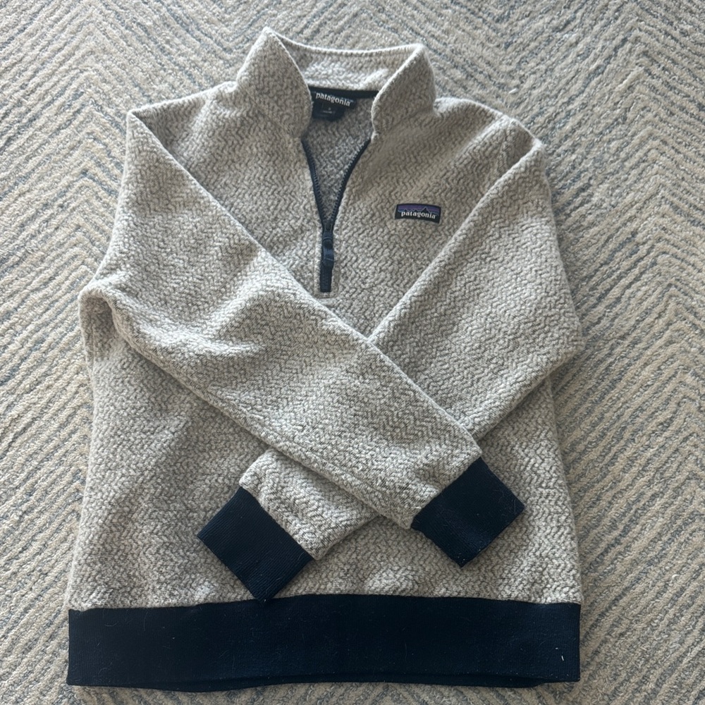 Patagonia Women's Quarter-Zip Fleece Pullover - Light Gray with Black Accents